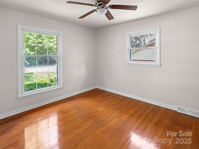 403 Pole Creasman Road, Asheville, NC 28806.  MLS# CAR4284483, YatesRealty ID 28901. 