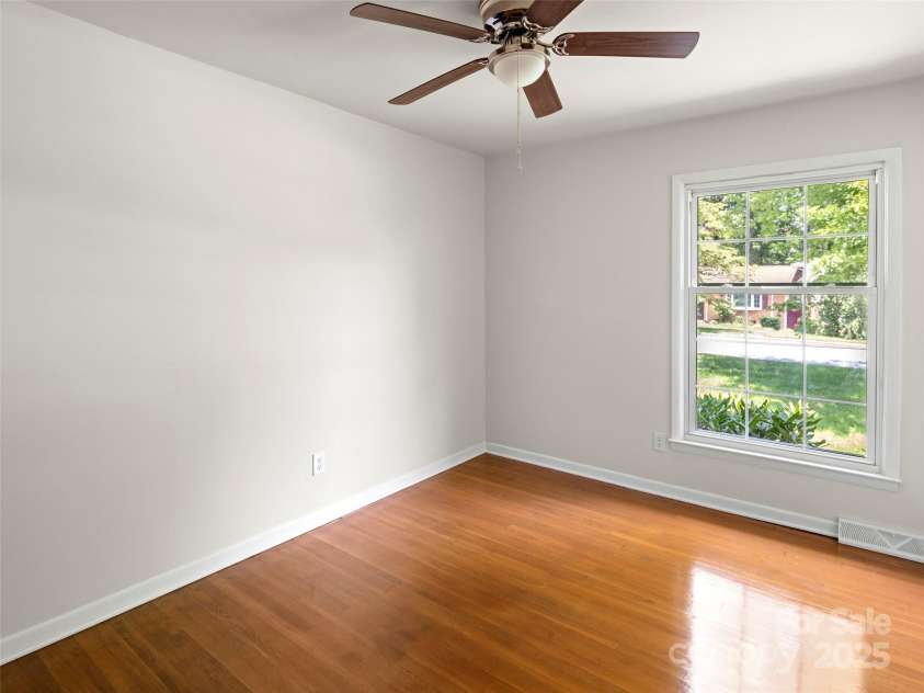 403 Pole Creasman Road, Asheville, NC 28806.  MLS# CAR4284483, YatesRealty ID 28901. 