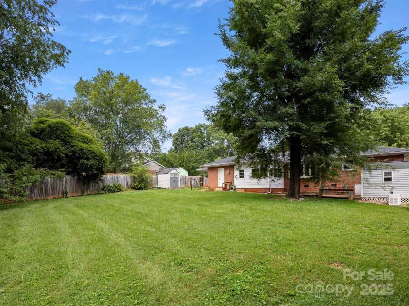 403 Pole Creasman Road, Asheville, NC 28806.  MLS# CAR4284483, YatesRealty ID 28901. 