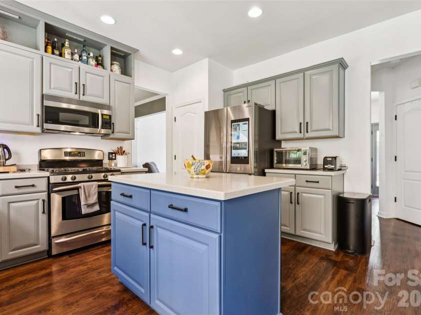 9713 Chanson Place, Matthews, NC 28105.  MLS# CAR4390320, YatesRealty ID 28901. 