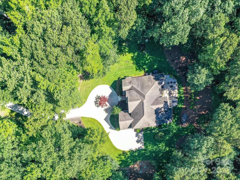 5955 Mountain Point Lane, Charlotte, NC 28216.  MLS# CAR4273155, YatesRealty ID 28902. 