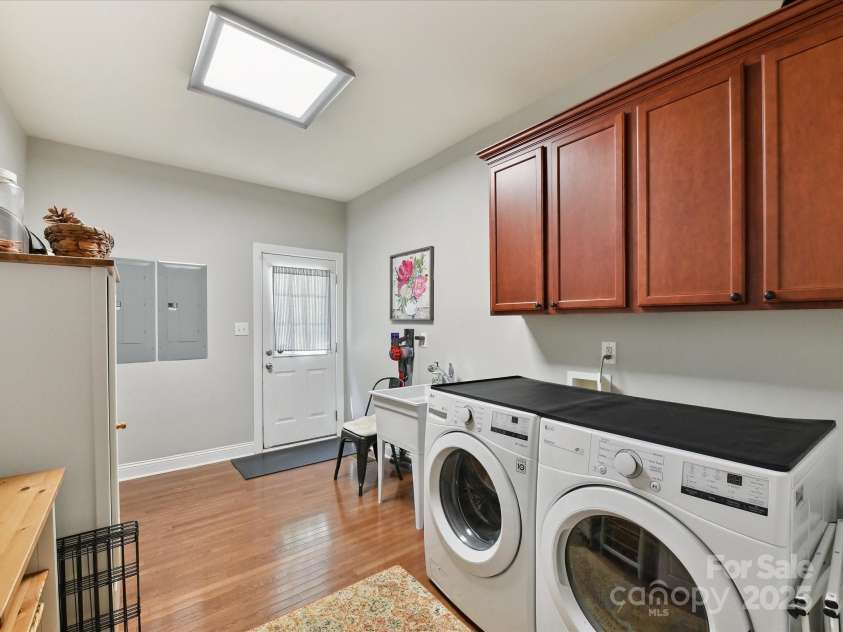 5955 Mountain Point Lane, Charlotte, NC 28216.  MLS# CAR4273155, YatesRealty ID 28902. 