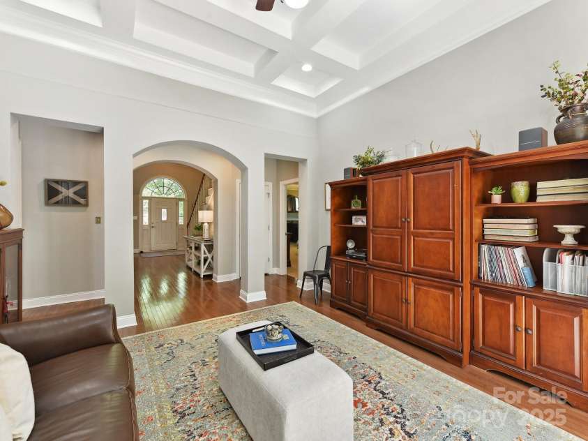 5955 Mountain Point Lane, Charlotte, NC 28216.  MLS# CAR4273155, YatesRealty ID 28902. 