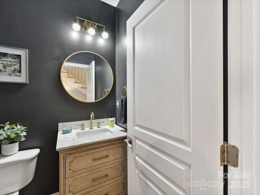 5955 Mountain Point Lane, Charlotte, NC 28216.  MLS# CAR4273155, YatesRealty ID 28902. 