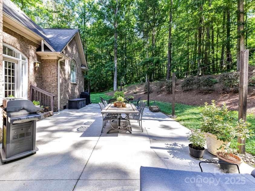 5955 Mountain Point Lane, Charlotte, NC 28216.  MLS# CAR4273155, YatesRealty ID 28902. 
