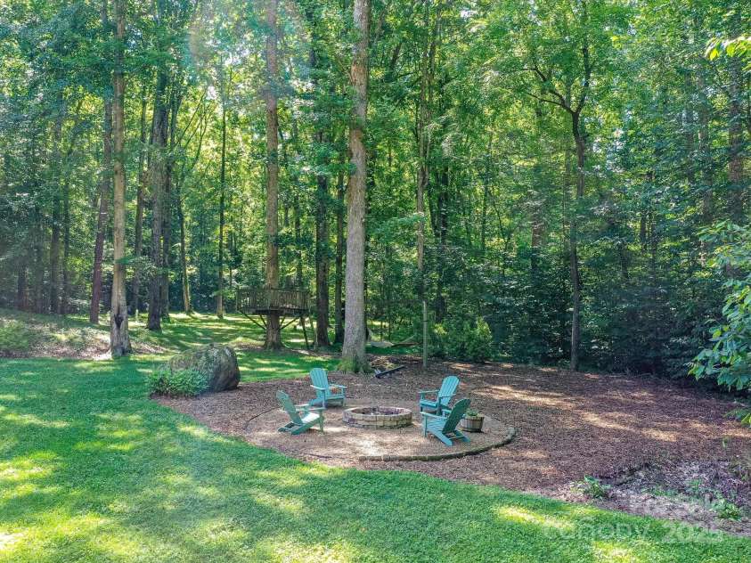 5955 Mountain Point Lane, Charlotte, NC 28216.  MLS# CAR4273155, YatesRealty ID 28902. 