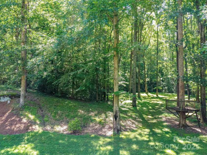 5955 Mountain Point Lane, Charlotte, NC 28216.  MLS# CAR4273155, YatesRealty ID 28902. 