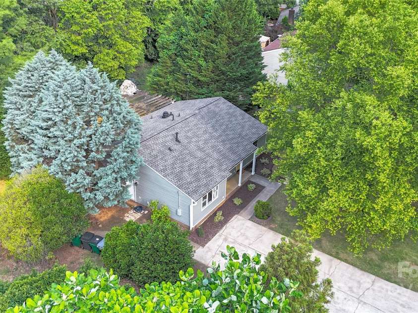 9826 Meringue Place, Charlotte, NC 28270.  MLS# CAR4260657, YatesRealty ID 28904. Beautiful neighborhood with tons of mature trees