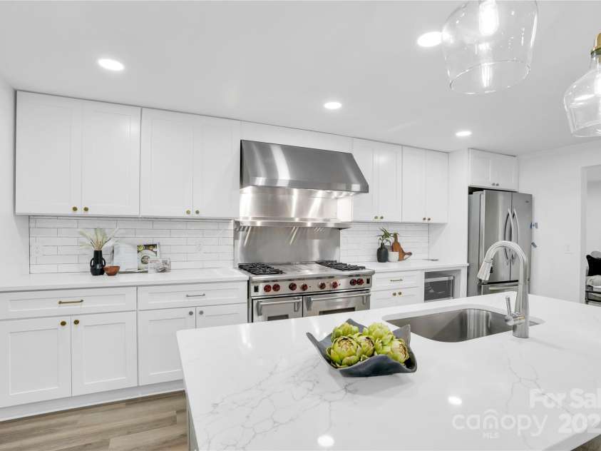 9826 Meringue Place, Charlotte, NC 28270.  MLS# CAR4260657, YatesRealty ID 28904. Chef's kitchen