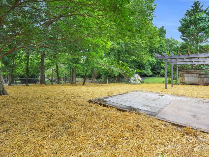 9826 Meringue Place, Charlotte, NC 28270.  MLS# CAR4260657, YatesRealty ID 28904. Large .29 acre lot with pergola and patio