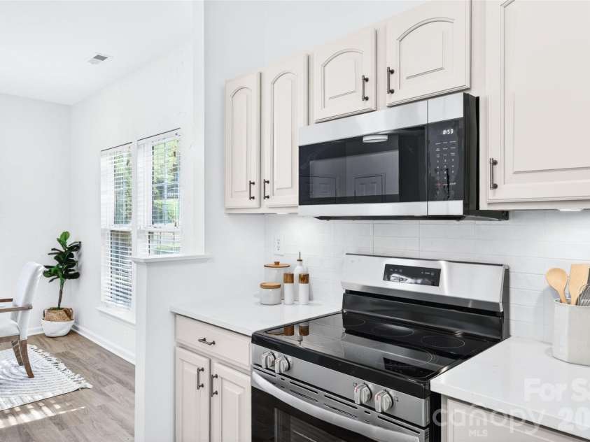 12358 Jessica Place, Charlotte, NC 28269.  MLS# CAR4387702, YatesRealty ID 28905. Kitchen