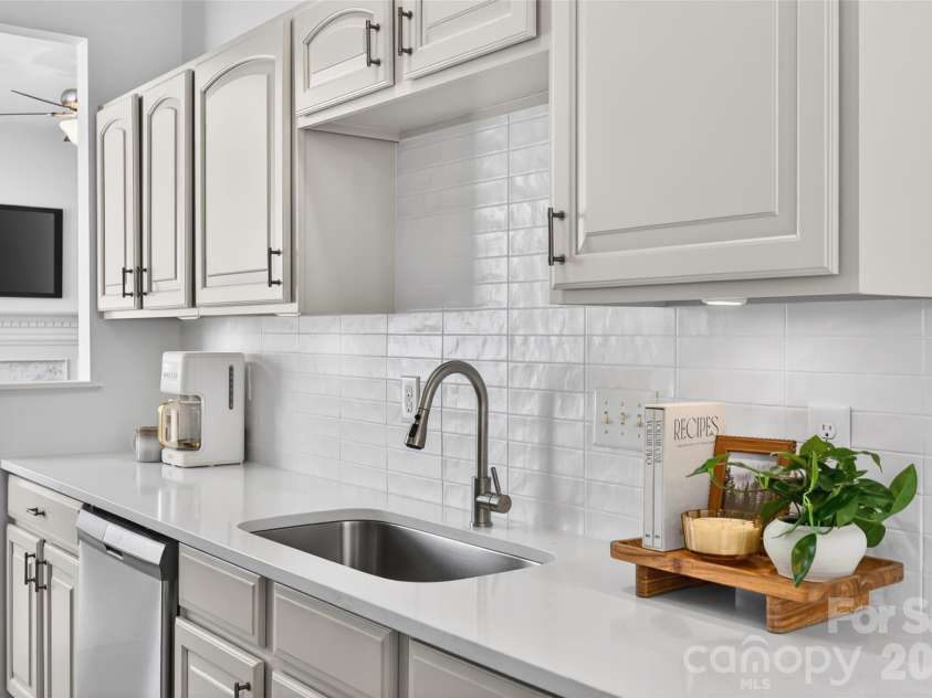 12358 Jessica Place, Charlotte, NC 28269.  MLS# CAR4387702, YatesRealty ID 28905. Kitchen