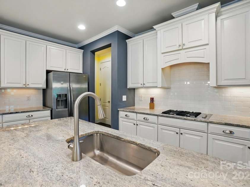 3808 Halcyon Drive, Huntersville, NC 28078.  MLS# CAR4263868, YatesRealty ID 28905. Kitchen