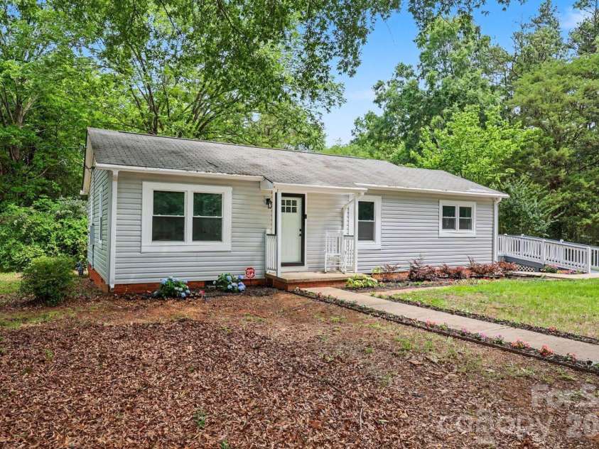 2101 Steele Street, Monroe, NC 28110.  MLS# CAR4386741, YatesRealty ID 28906. 