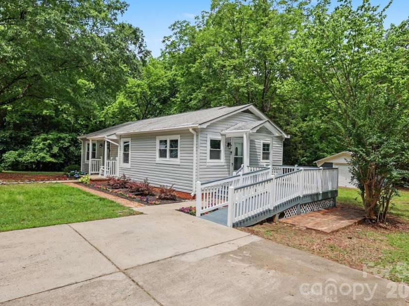 2101 Steele Street, Monroe, NC 28110.  MLS# CAR4386741, YatesRealty ID 28906. 