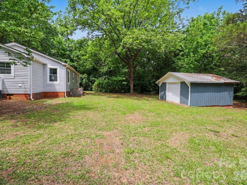 2101 Steele Street, Monroe, NC 28110.  MLS# CAR4386741, YatesRealty ID 28906. 
