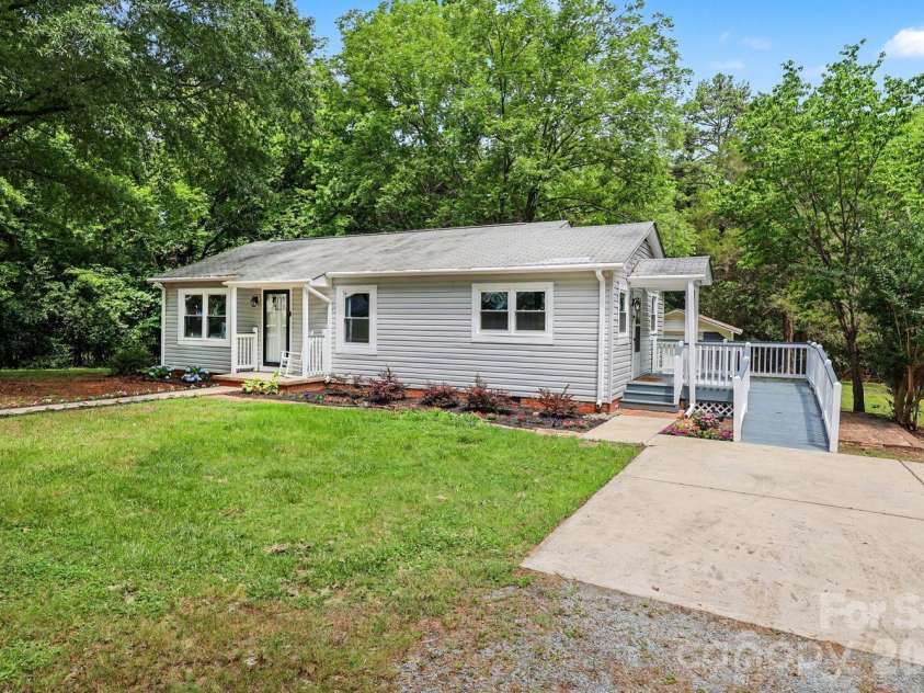 2101 Steele Street, Monroe, NC 28110.  MLS# CAR4386741, YatesRealty ID 28906. 