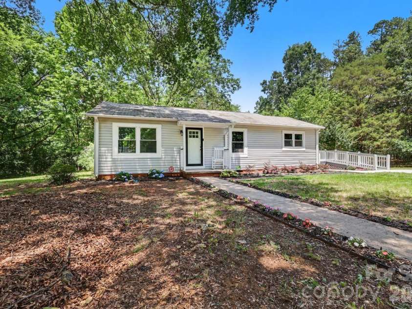 2101 Steele Street, Monroe, NC 28110.  MLS# CAR4386741, YatesRealty ID 28906. 