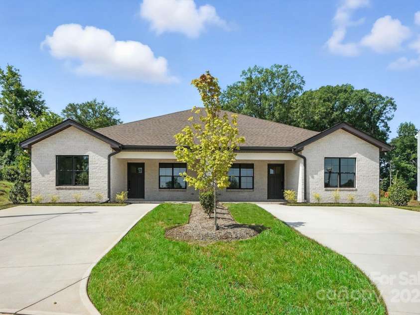 2425/2429 Ellen Avenue, Charlotte, NC 28208.  MLS# CAR4285437, YatesRealty ID 28906. 