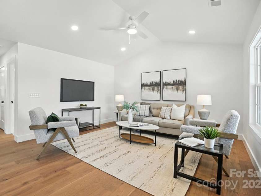 2425/2429 Ellen Avenue, Charlotte, NC 28208.  MLS# CAR4285437, YatesRealty ID 28906. 