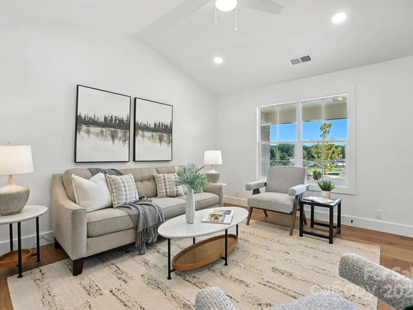 2425/2429 Ellen Avenue, Charlotte, NC 28208.  MLS# CAR4285437, YatesRealty ID 28906. 