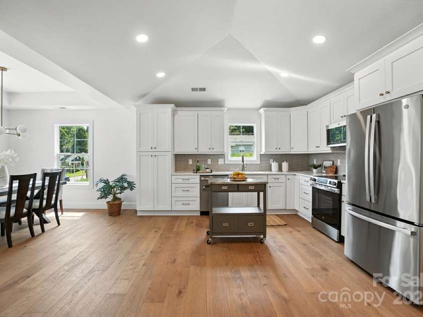 2425/2429 Ellen Avenue, Charlotte, NC 28208.  MLS# CAR4285437, YatesRealty ID 28906. 