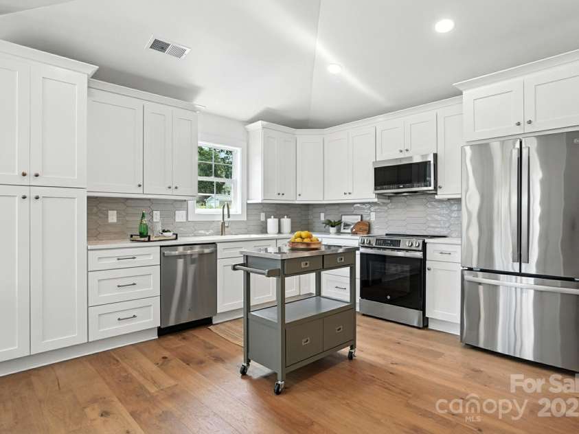2425/2429 Ellen Avenue, Charlotte, NC 28208.  MLS# CAR4285437, YatesRealty ID 28906. 