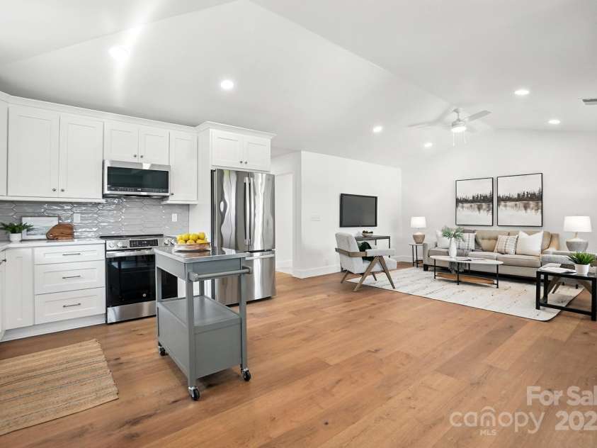 2425/2429 Ellen Avenue, Charlotte, NC 28208.  MLS# CAR4285437, YatesRealty ID 28906. 