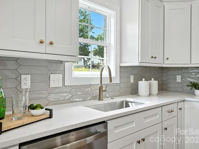 2425/2429 Ellen Avenue, Charlotte, NC 28208.  MLS# CAR4285437, YatesRealty ID 28906. 