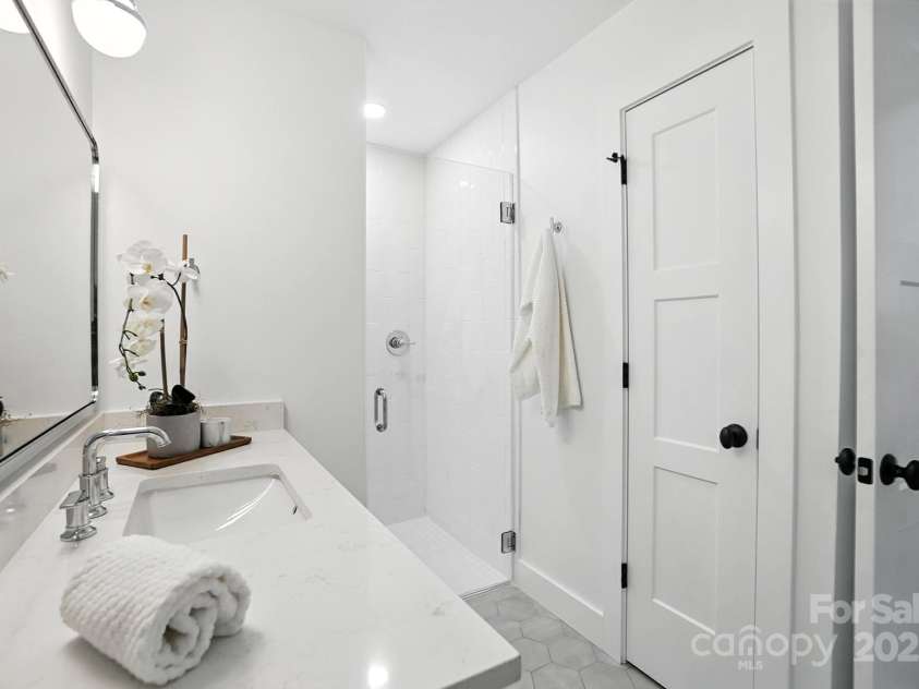 2425/2429 Ellen Avenue, Charlotte, NC 28208.  MLS# CAR4285437, YatesRealty ID 28906. 