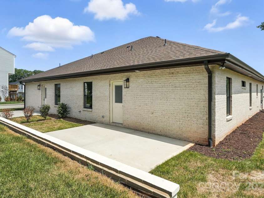 2425/2429 Ellen Avenue, Charlotte, NC 28208.  MLS# CAR4285437, YatesRealty ID 28906. 