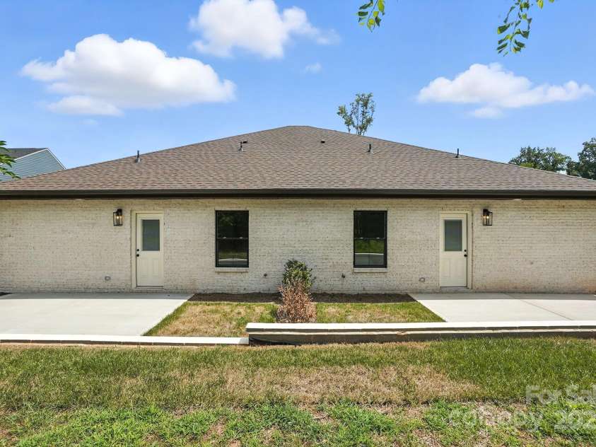 2425/2429 Ellen Avenue, Charlotte, NC 28208.  MLS# CAR4285437, YatesRealty ID 28906. 