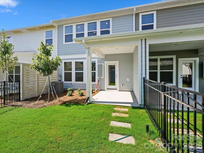 10026 Mamillion Drive, Huntersville, NC 28078.  MLS# CAR4379727, YatesRealty ID 28907. 