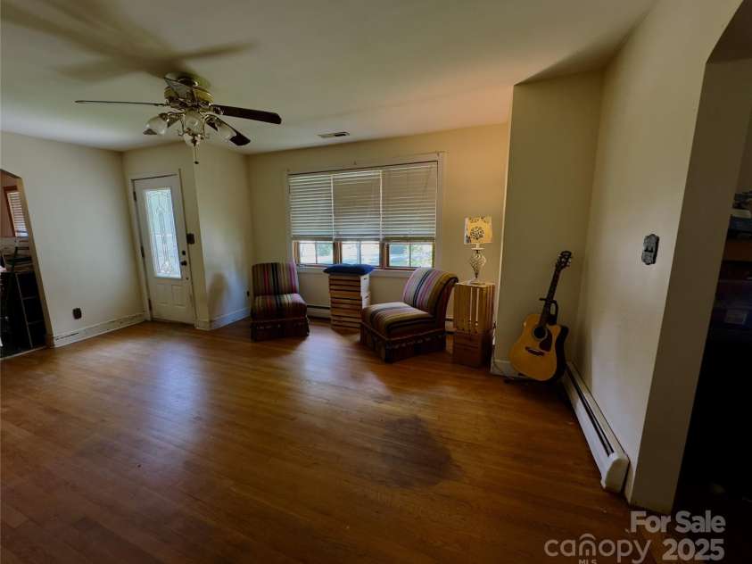 169 Montview Circle, Brevard, NC 28712.  MLS# CAR4276935, YatesRealty ID 28907. Livingroom