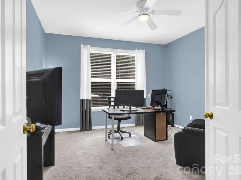 10104 Treetop Lane, Cornelius, NC 28031.  MLS# CAR4391181, YatesRealty ID 28908. 
