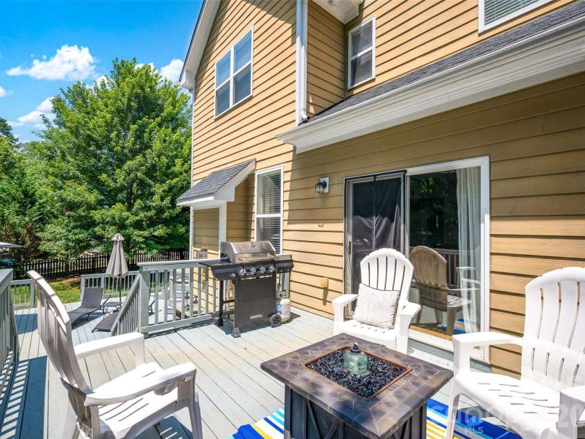 10104 Treetop Lane, Cornelius, NC 28031.  MLS# CAR4391181, YatesRealty ID 28908. 