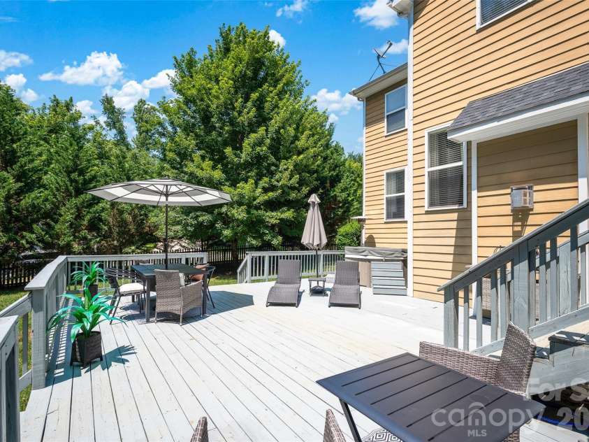 10104 Treetop Lane, Cornelius, NC 28031.  MLS# CAR4391181, YatesRealty ID 28908. 