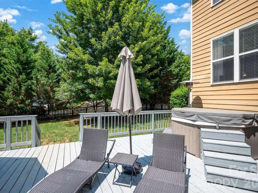 10104 Treetop Lane, Cornelius, NC 28031.  MLS# CAR4391181, YatesRealty ID 28908. 