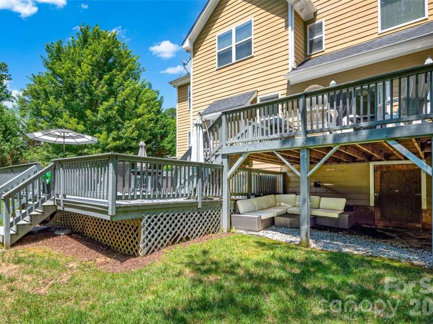 10104 Treetop Lane, Cornelius, NC 28031.  MLS# CAR4391181, YatesRealty ID 28908. 