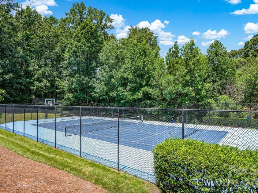 10104 Treetop Lane, Cornelius, NC 28031.  MLS# CAR4391181, YatesRealty ID 28908. 