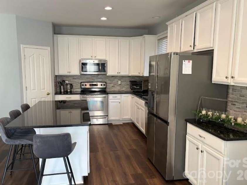 10104 Treetop Lane, Cornelius, NC 28031.  MLS# CAR4391181, YatesRealty ID 28908. 