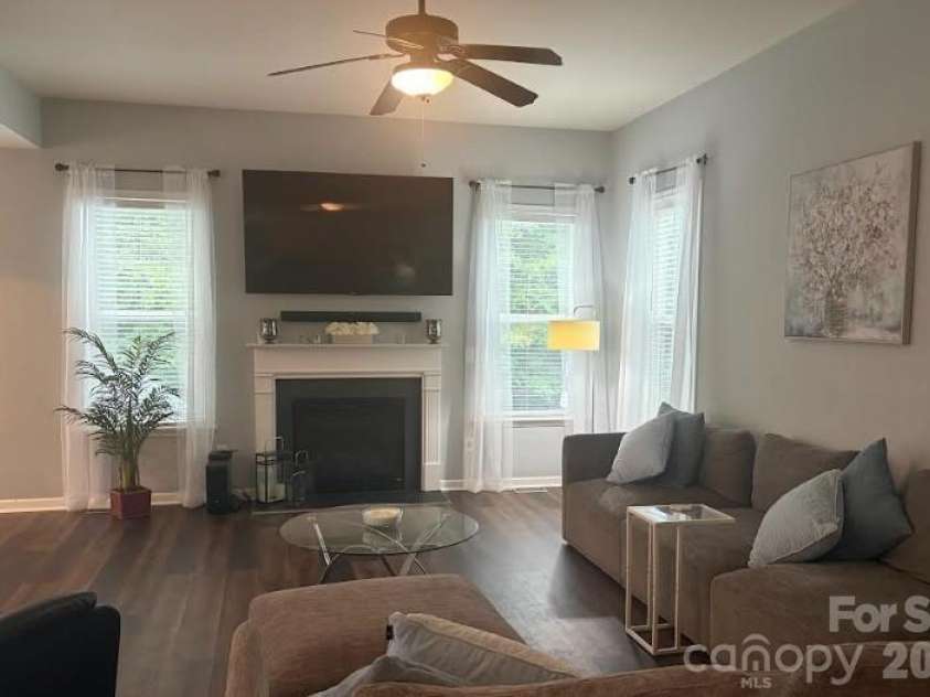 10104 Treetop Lane, Cornelius, NC 28031.  MLS# CAR4391181, YatesRealty ID 28908. 