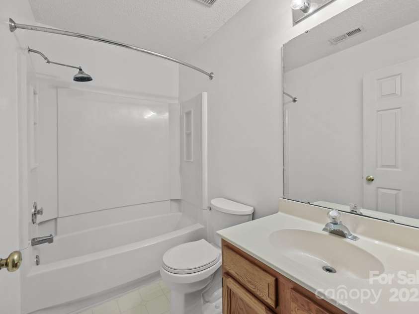 1656 Heather Glen Road, Kannapolis, NC 28081.  MLS# CAR4283900, YatesRealty ID 28909. Guest Bathroom