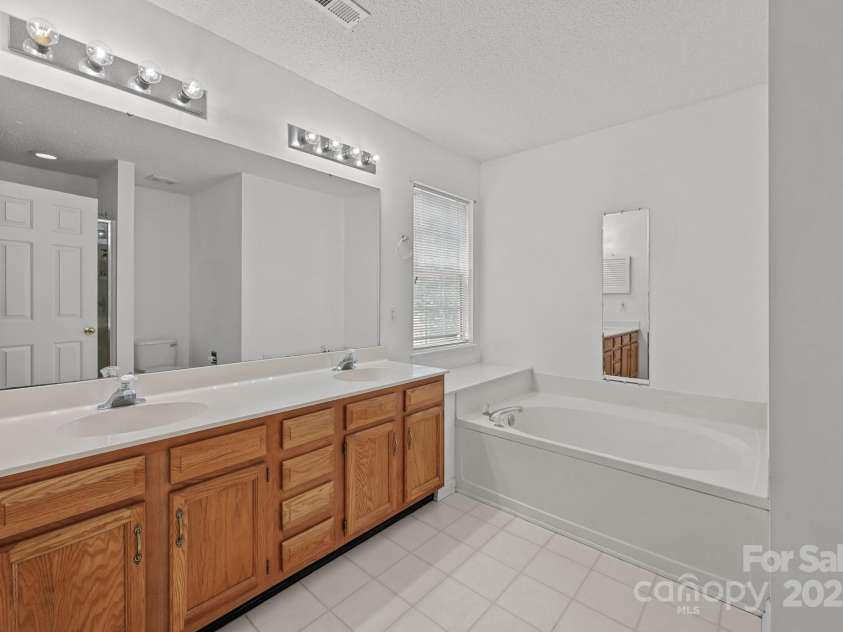 1656 Heather Glen Road, Kannapolis, NC 28081.  MLS# CAR4283900, YatesRealty ID 28909. Primary Bathroom