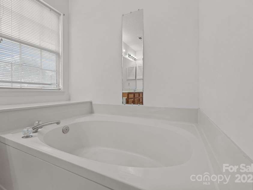 1656 Heather Glen Road, Kannapolis, NC 28081.  MLS# CAR4283900, YatesRealty ID 28909. Primary Bathroom