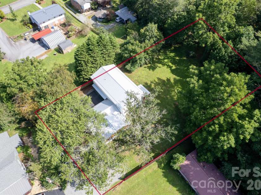 142 Gillespie Circle, Brevard, NC 28712.  MLS# CAR4273083, YatesRealty ID 2891. 