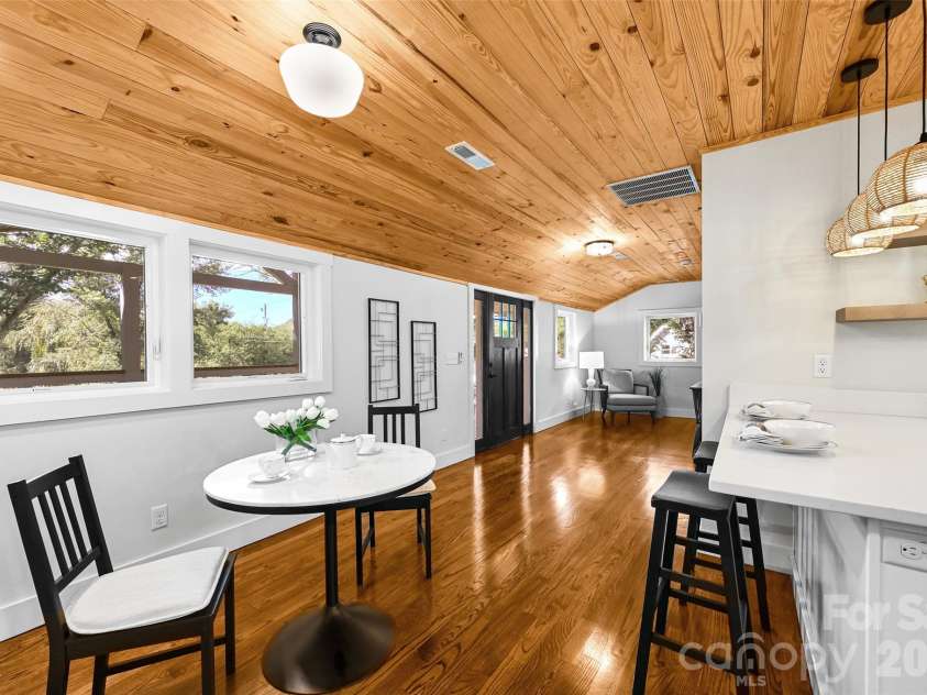 142 Gillespie Circle, Brevard, NC 28712.  MLS# CAR4273083, YatesRealty ID 2891. Breakfast Area