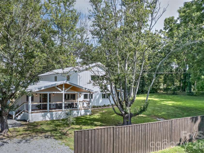 142 Gillespie Circle, Brevard, NC 28712.  MLS# CAR4273083, YatesRealty ID 2891. End of the Road Privacy