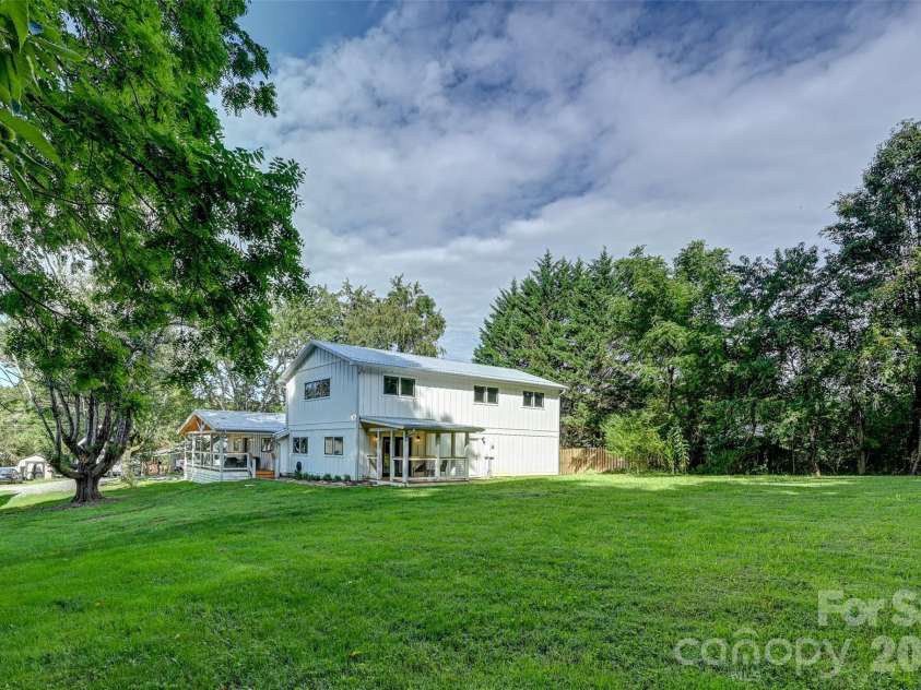 142 Gillespie Circle, Brevard, NC 28712.  MLS# CAR4273083, YatesRealty ID 2891. Huge Half Acre Lot, One mile from Brevard