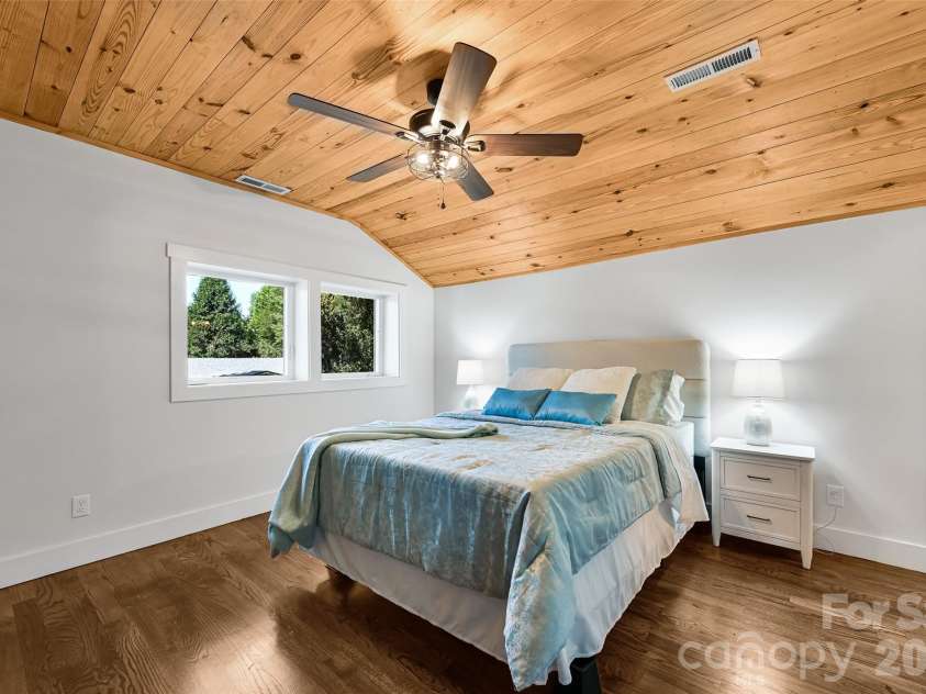 142 Gillespie Circle, Brevard, NC 28712.  MLS# CAR4273083, YatesRealty ID 2891. Main Level ensuite BR